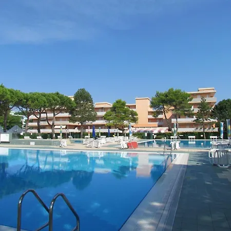 Renovated Flat In Pool Paradise - Beahost
