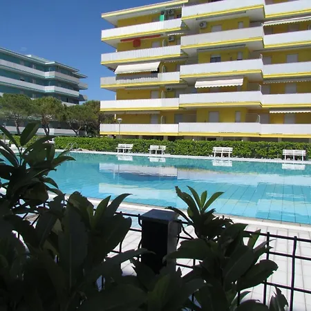 Renovated Flat In Pool Paradise - Beahost