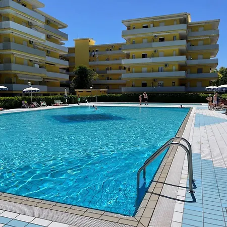 Renovated Flat In Pool Paradise - Beahost Бибионе